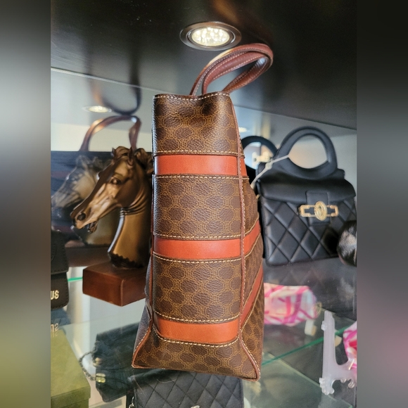 CÉLINE Paris Vintage Triomphe Handbag. - Picture 10 of 11